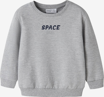 NAME IT - Sudadera en gris: frente