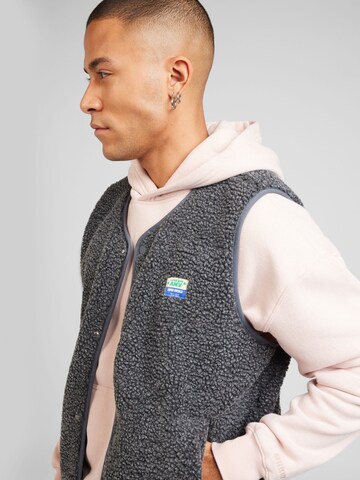 Gilet 'HOKTOWN' AMERICAN VINTAGE en gris