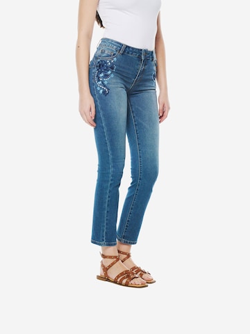 Coupe slim Jean KOROSHI en bleu