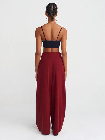 Dilvin Wide leg Pants in Red
