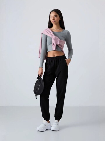 Tommy Life Tapered Pants in Black