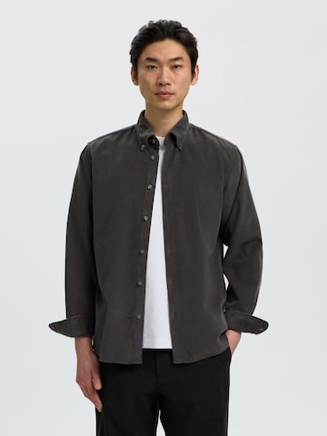 SELECTED - Ajuste regular Camisa 'SLHDanni' en gris: frente