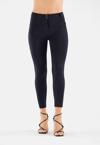 Freddy Skinny Pants in Black: front
