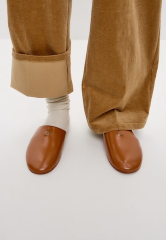 CESARE GASPARI Pantolette in Braun