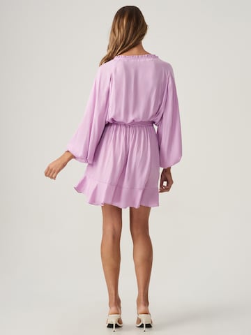 Robe The Fated en violet : derrière