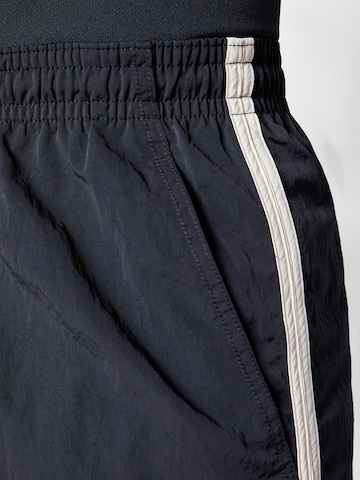 NIKE regular Παντελόνι φόρμας 'HERITAGE' σε μαύρο