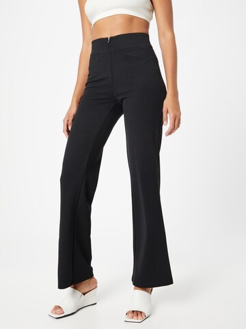 YAS - Acampanado Pantalón 'VICTORIA' en negro: frente