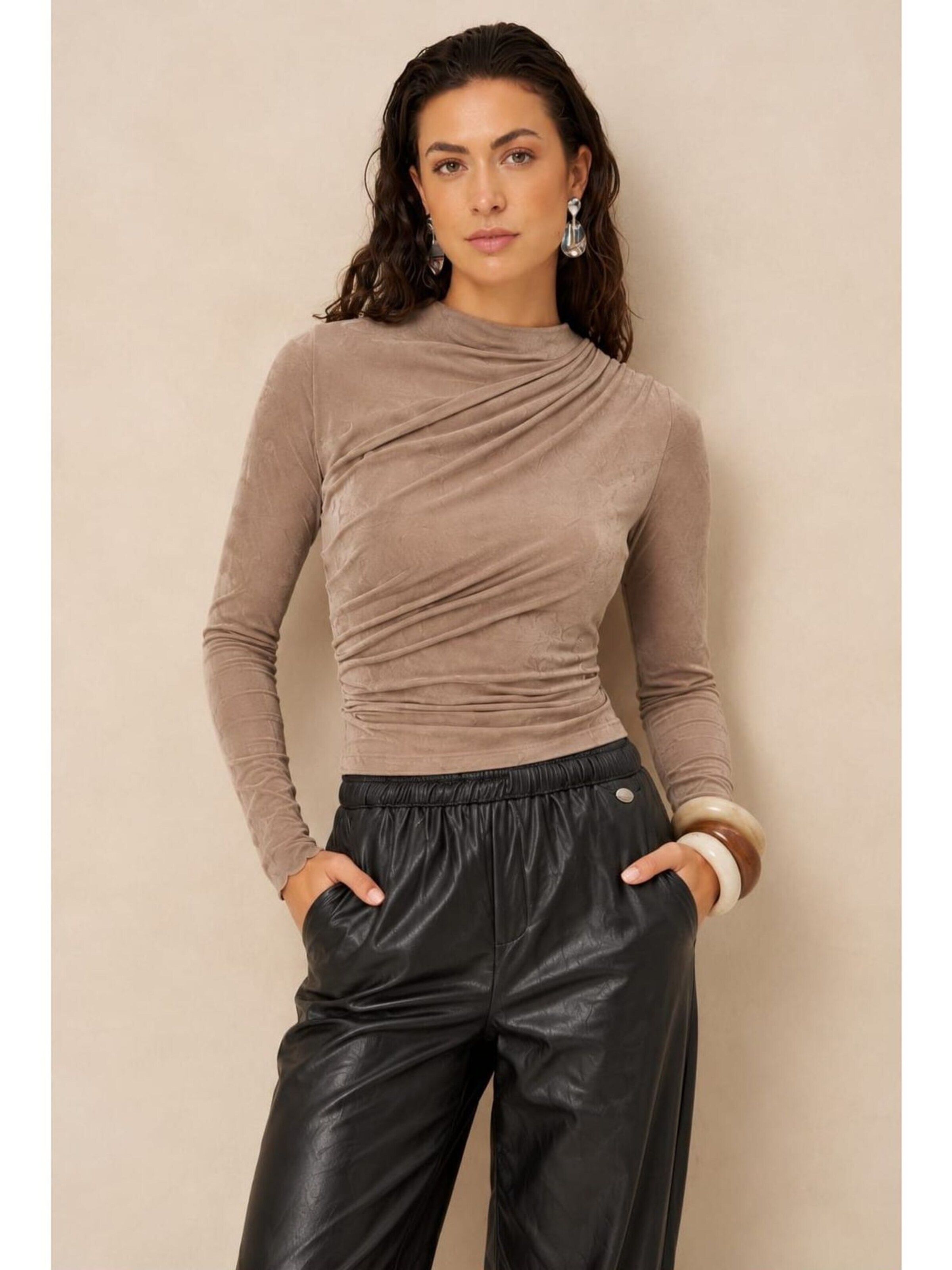 LOFTY MANNER Top 'RJ18 - Top Jimmi - Draped Uni' in Grey
