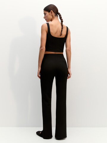 Pull&Bear Regular Pants in Black