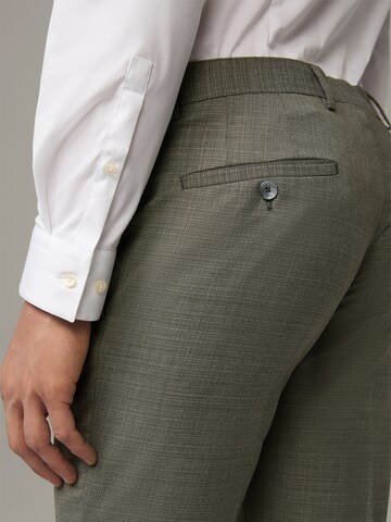 Regular Pantalon à plis 'Kynd' STRELLSON en vert