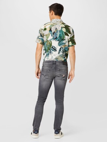 GUESS Slimfit Jeansy 'Miami' w kolorze szary