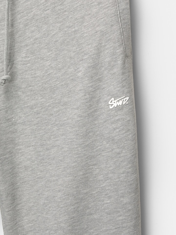 Loosefit Pantaloni 'STWD' di Pull&Bear in grigio