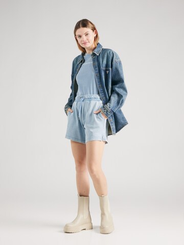 T-shirt GUESS JEANS en bleu