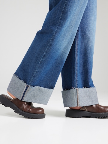 Noisy May Curve Regular Jeans in Blue