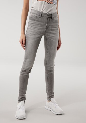 KangaROOS Skinny Jeans in Grey: front