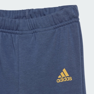 ADIDAS SPORTSWEAR Trainingspak 'Essentials' in Blauw