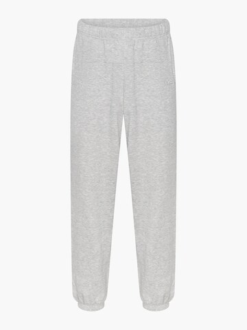cfab (formerly creamy fabrics) Tapered Broek 'Carrot' in Grijs: voorkant