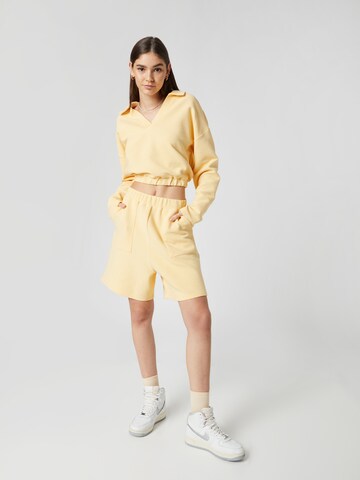 millane - Sweatshirt 'Linea' em amarelo