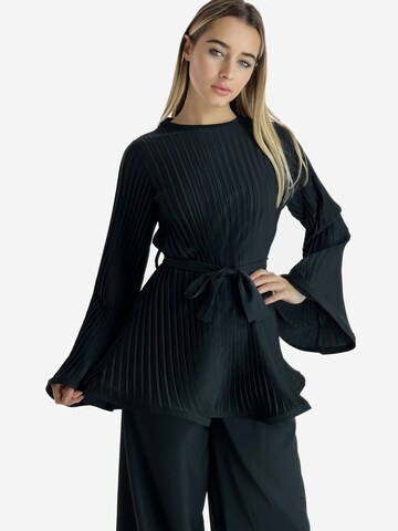 Elara Hausanzug in Schwarz