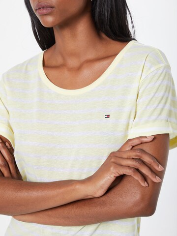 Regular Tricou 'Vikki' de la TOMMY HILFIGER pe galben