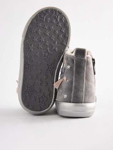 Next Sneaker in Grau