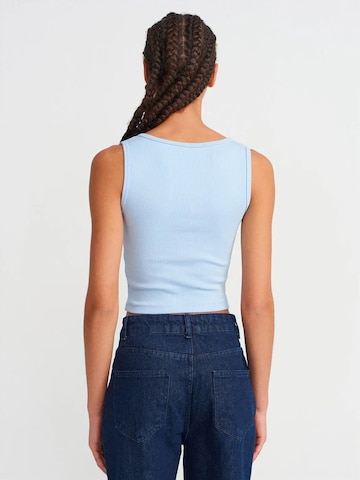 Top di Dilvin in blu