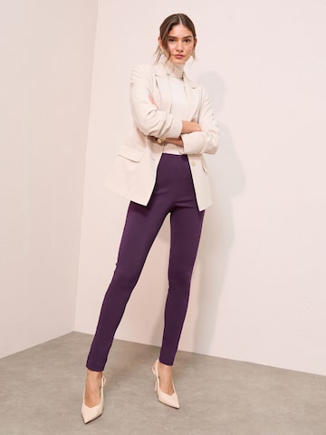 Friends Like These Skinny Leggings in Rood