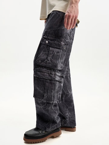Bershka Baggy Džíny s kapsami – černá: přední strana