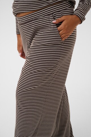 KAFFE CURVE - Loosefit Calças 'Smilla ' em castanho