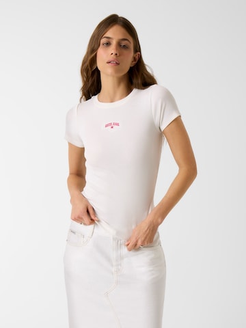 GUESS JEANS Μπλουζάκι σε λευκό: μπροστά