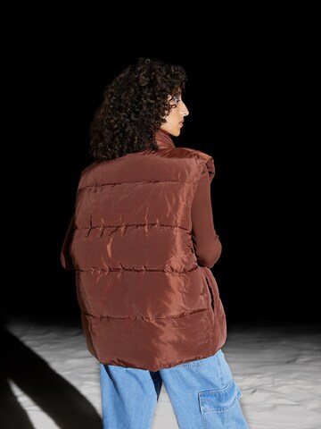 VIERVIER Vest 'Yaren' in Brown