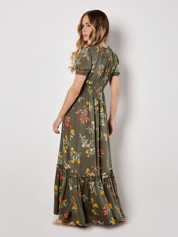 Robe Apricot en vert