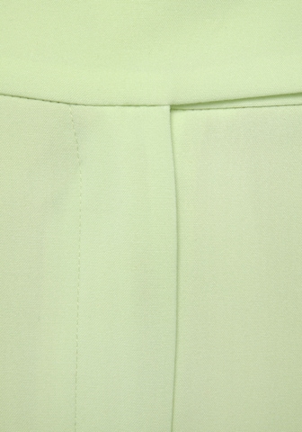 Wide leg Pantaloni con piega frontale di LASCANA in verde