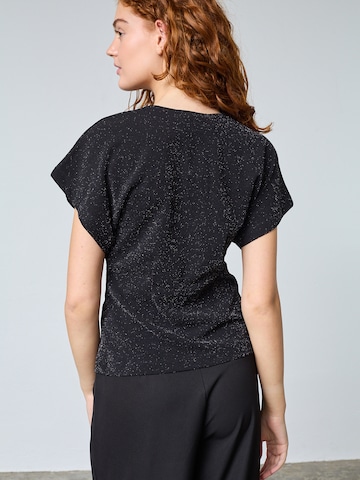 SISTERS POINT Blúzka 'GEVELA-VE3' - Čierna