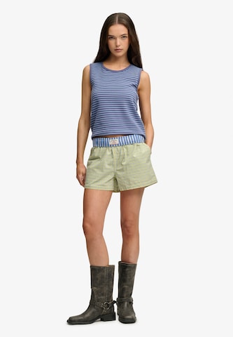 Superdry & Co Shorts in Grün