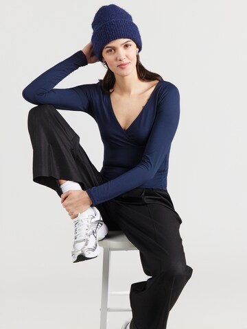 HOLLISTER Shirt in Blue: front