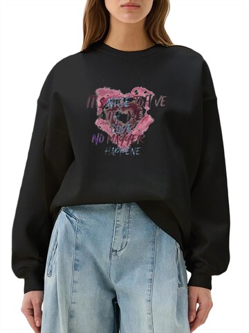 Felpa 'Women's Oversized Sweatshirt with Graffiti Print, Warm Fleece Blend' di GORHEY in nero: frontale