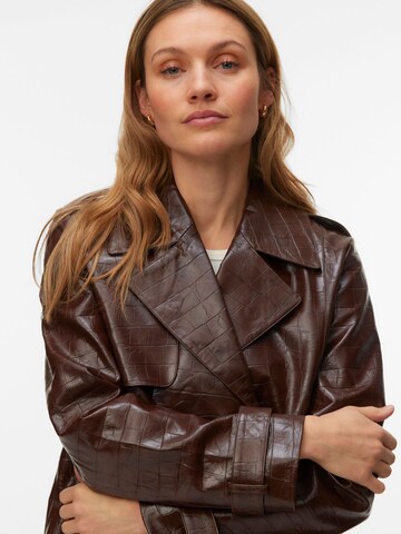Veste mi-saison 'VMCarly' VERO MODA en marron
