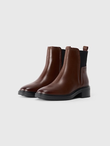 TOMMY HILFIGER Chelsea boots in Bruin