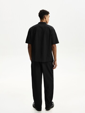Comfort fit Camicia di Bershka in nero