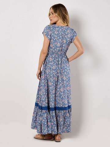 Apricot Kleid in Blau
