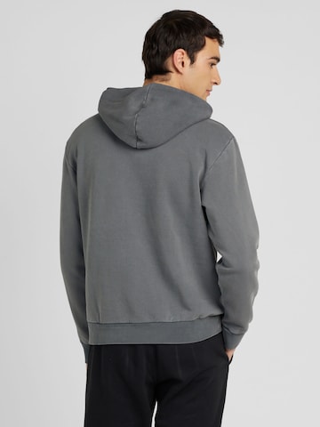 Reebok - Sweatshirt de desporto em cinzento