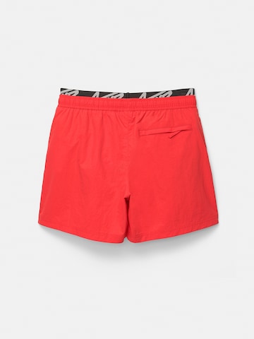 Shorts de bain Pull&Bear en rouge