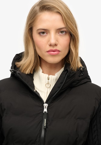 Superdry Tussenjas in Zwart