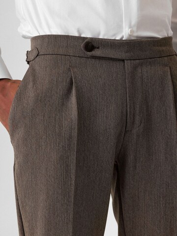 Regular Pantalon à pince 'Nikolaus' Antioch en marron