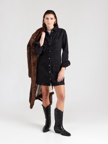 GUESS JEANS Рокля тип риза в черно: отпред