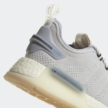 Baskets basses 'Nmd_R1 V3' ADIDAS ORIGINALS en gris