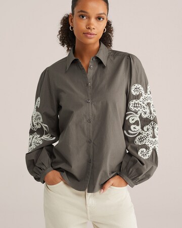 Bluză de la WE Fashion pe maro: față