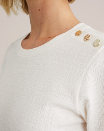 Tricou de la WE Fashion pe alb