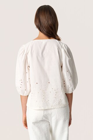 SOAKED IN LUXURY Blouse in Wit